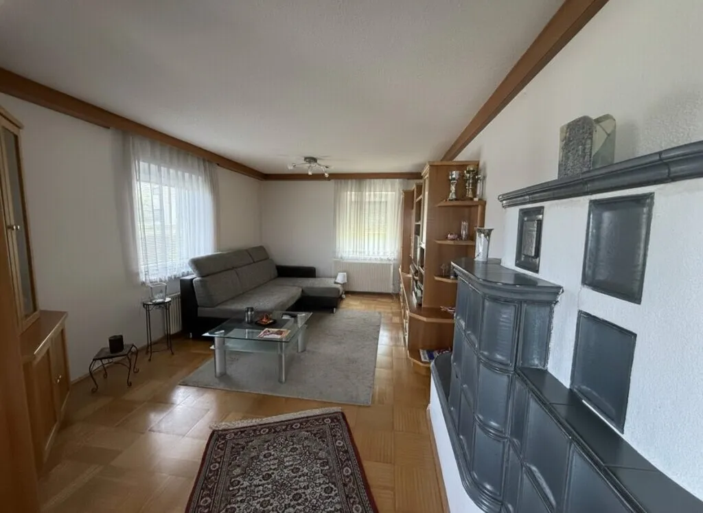 Großzügiges Zweifamilienhaus mit Garten, Balkon & 2 Garagen in St. Marien - EUR330.000 - Ansicht 3