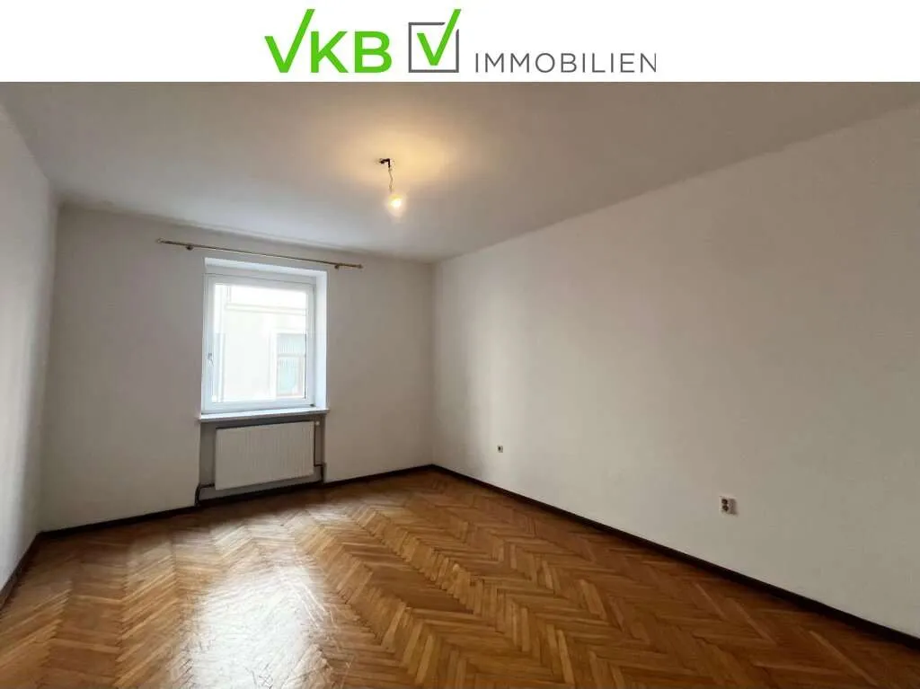 Helle und geräumige 3 - Zimmer Wohnung in guter Lage mit großzügiger Dachterrasse und Lift – pohled 3