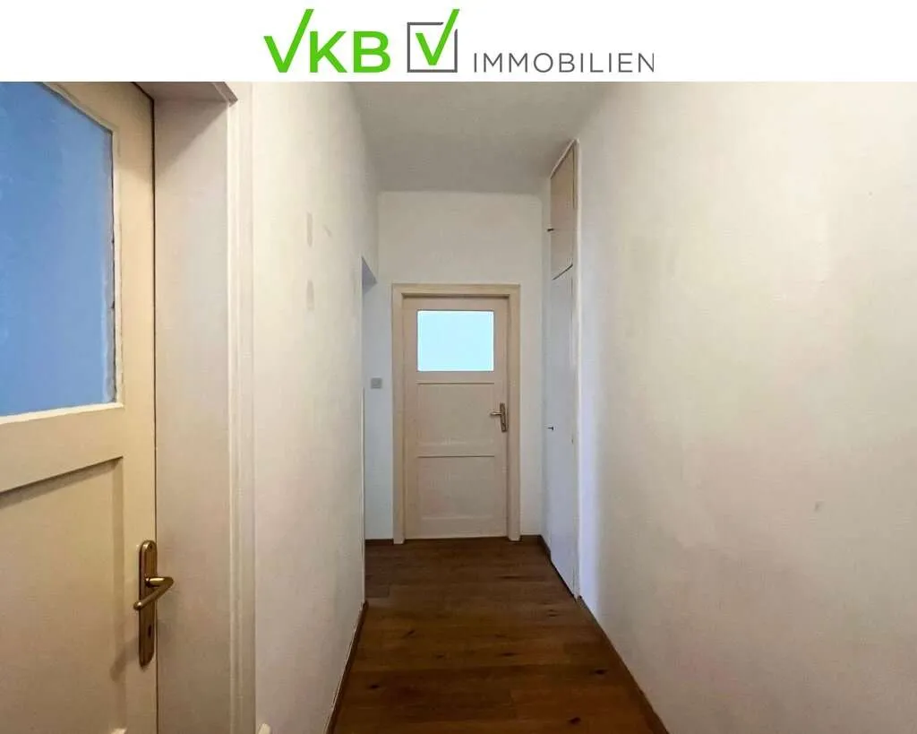 Helle und geräumige 3 - Zimmer Wohnung in guter Lage mit großzügiger Dachterrasse und Lift – pohled 2