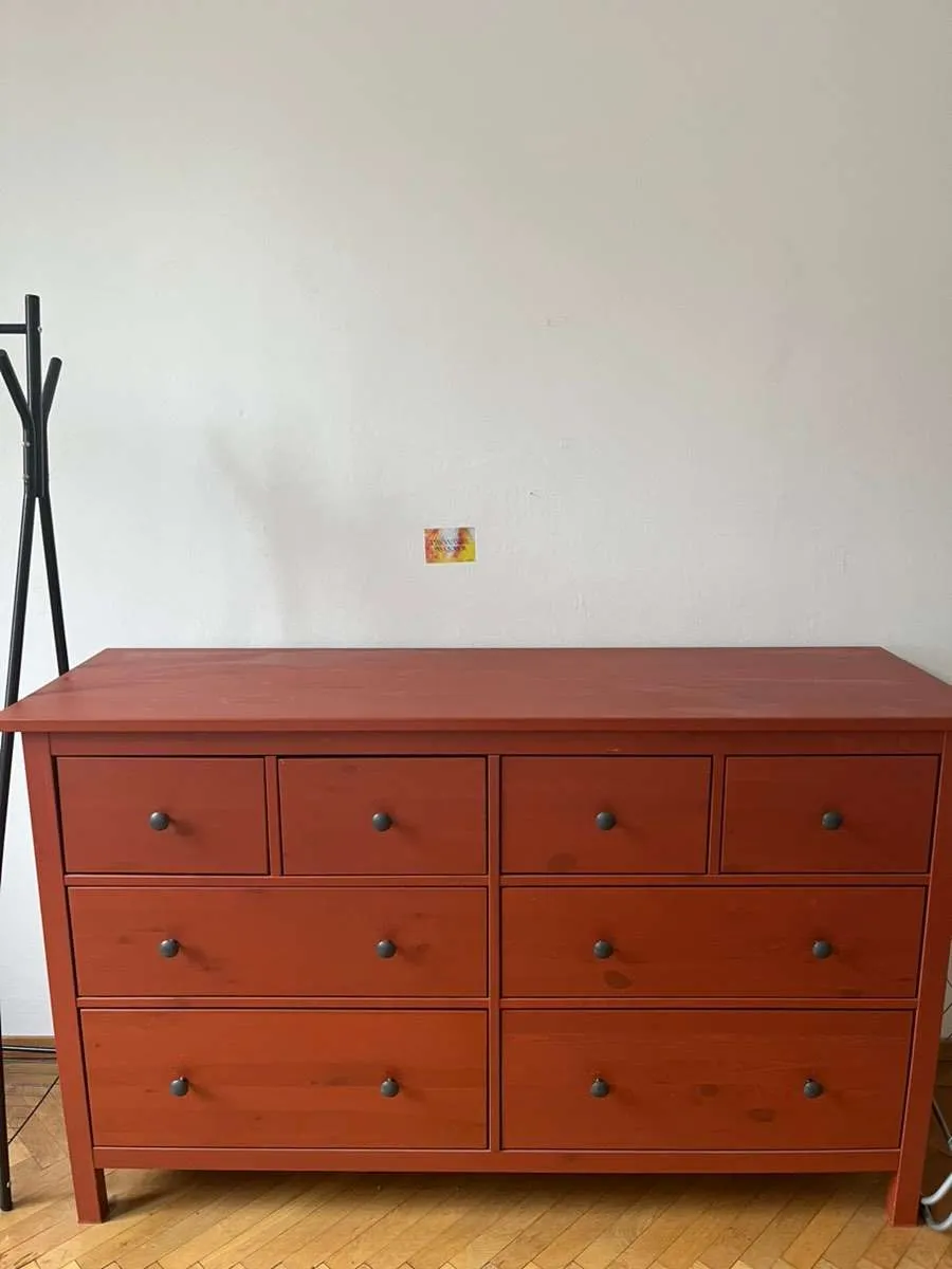 Rote große Ikea Hemnes Kommode, € 100,- (1170 Wien)
