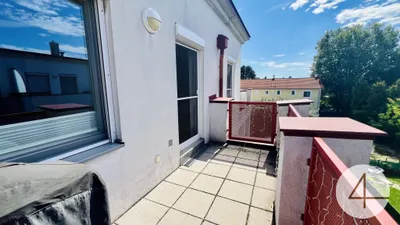 8Min zur U2 - helle 3-Zimmer-DG-Wohnung - sonnige Terrasse - teilmöbliert - Tiefgarage - top Anbindung