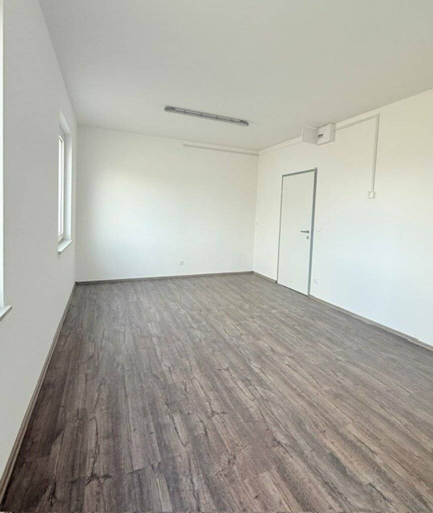 Büro mit Parkplatz Himberg – pohled 2