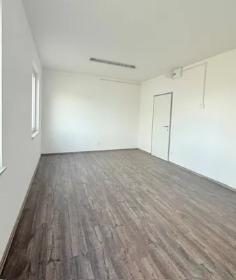 1-Zimmer-Gewerbeimmobilie mieten in Bruck an der Leitha – 20 m², € 340 – Bild 2 von 8