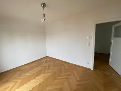 Hübsche, renovierte Single- oder Paar-Wohnung mit tollem Blick auf die Stadt – Bild 2