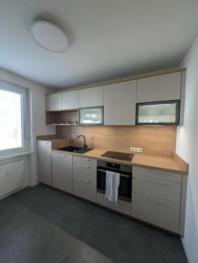 Helle 3-Zimmer-Wohnung mit Loggia, Parkplatz, großer Markenküche & großzügigem Kellerabteil - Widok 3