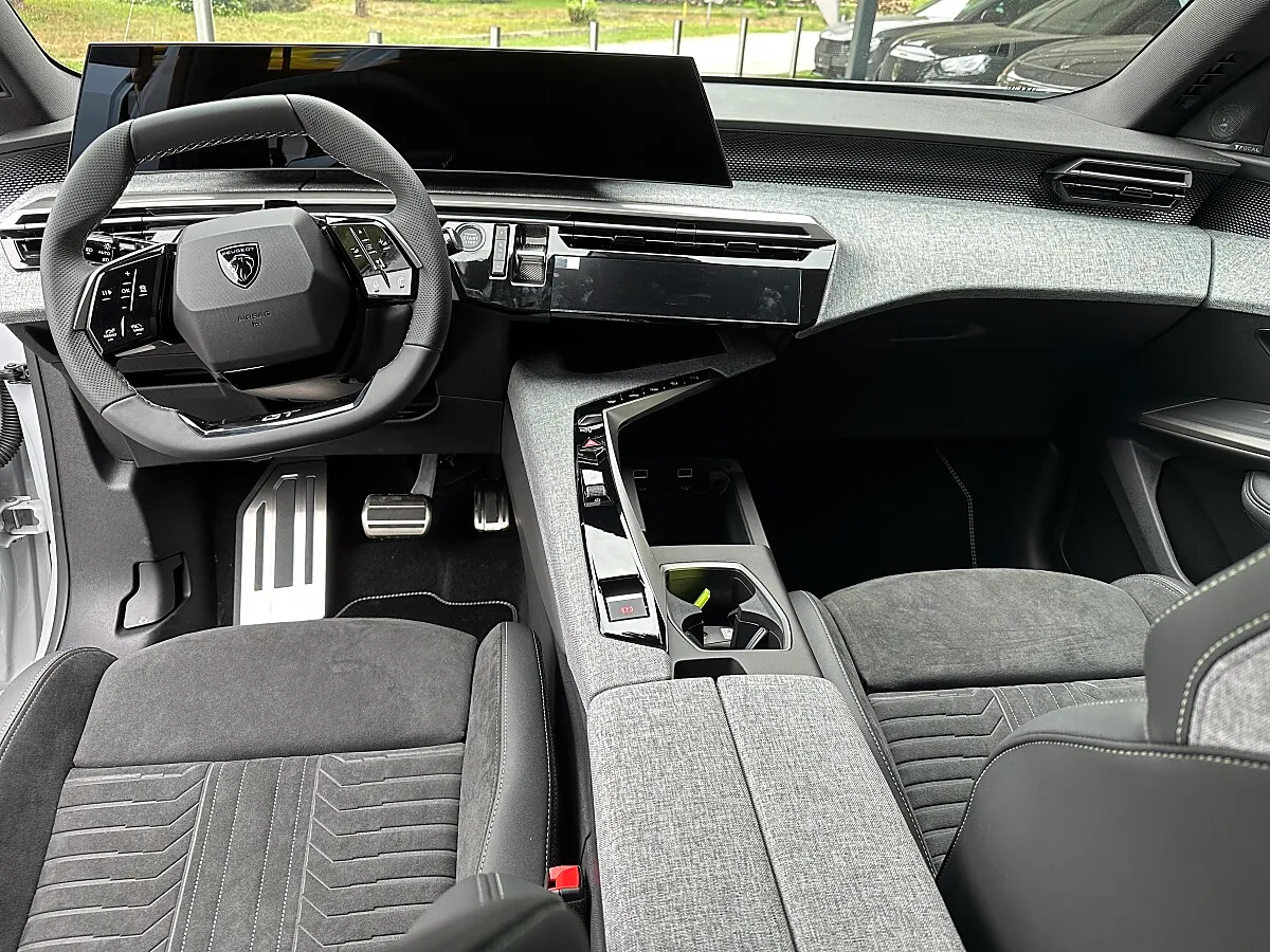 Peugeot 3008 1.2 Hybrid 145 GT – Bild 8