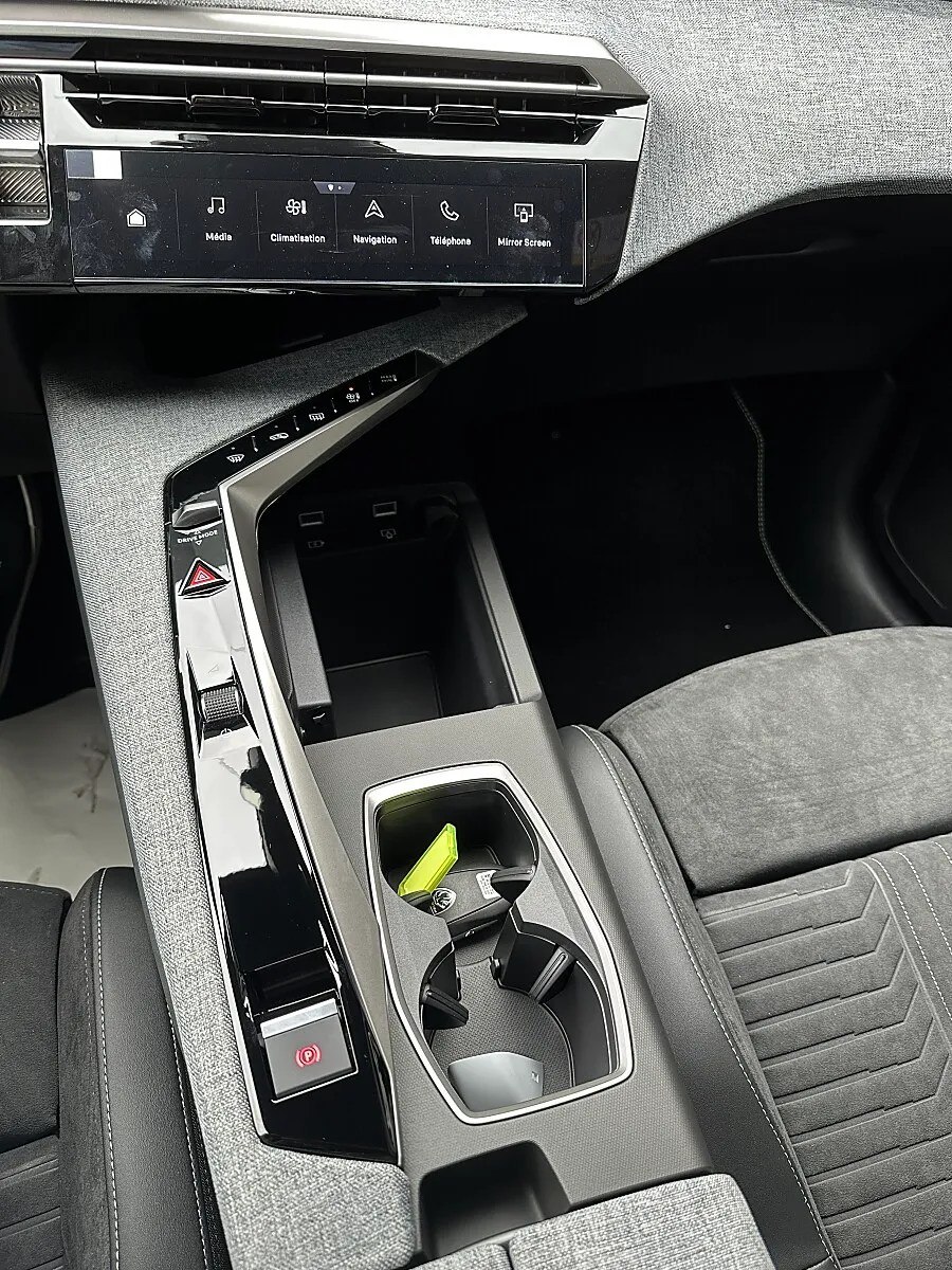 Peugeot 3008 1.2 Hybrid 145 GT – Bild 10