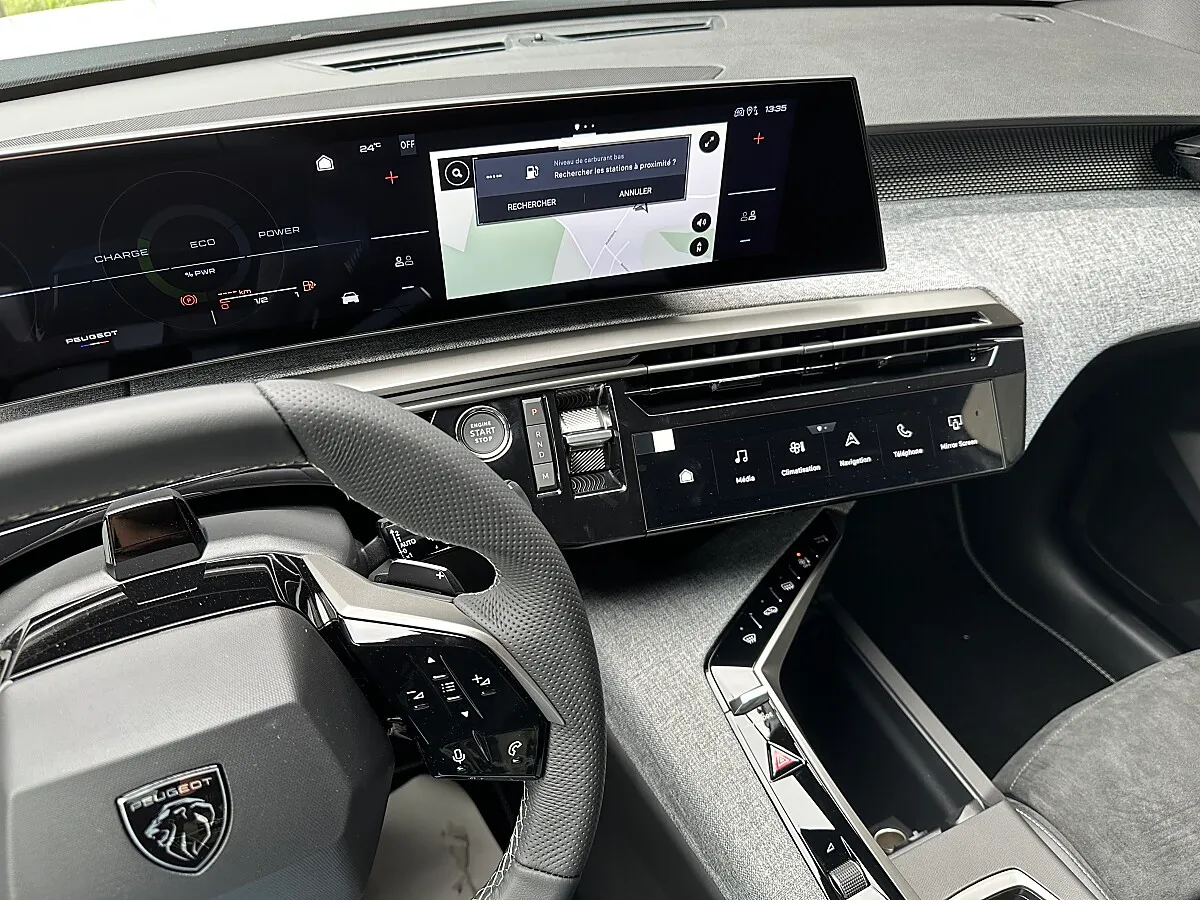 Peugeot 3008 1.2 Hybrid 145 GT – Bild 12