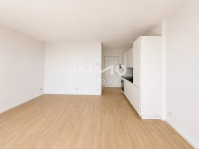 Ostseitiges Studio im Hochhaus - Wohnen mit Morgenlicht im 45 Stock – Bild 2