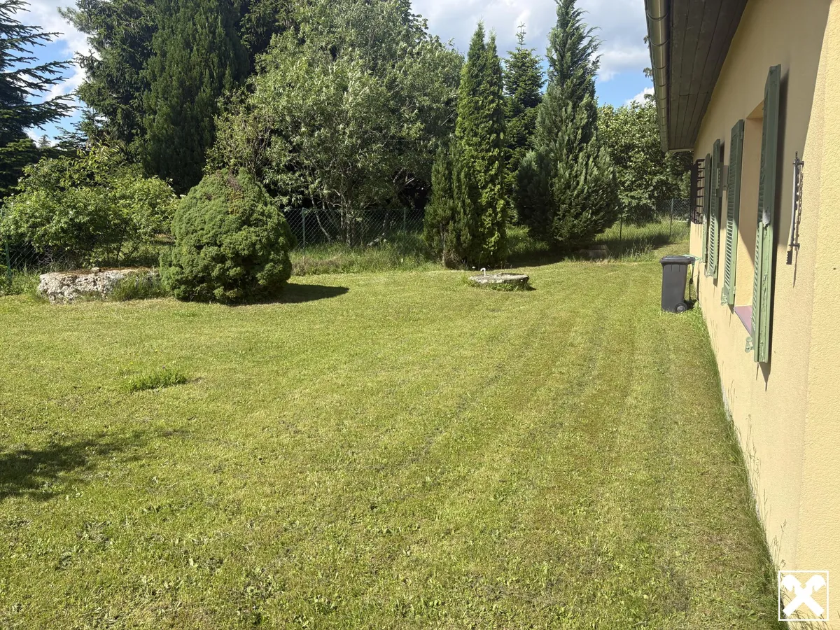 Ferienhaus mit großem Grundstück - Ansicht 2