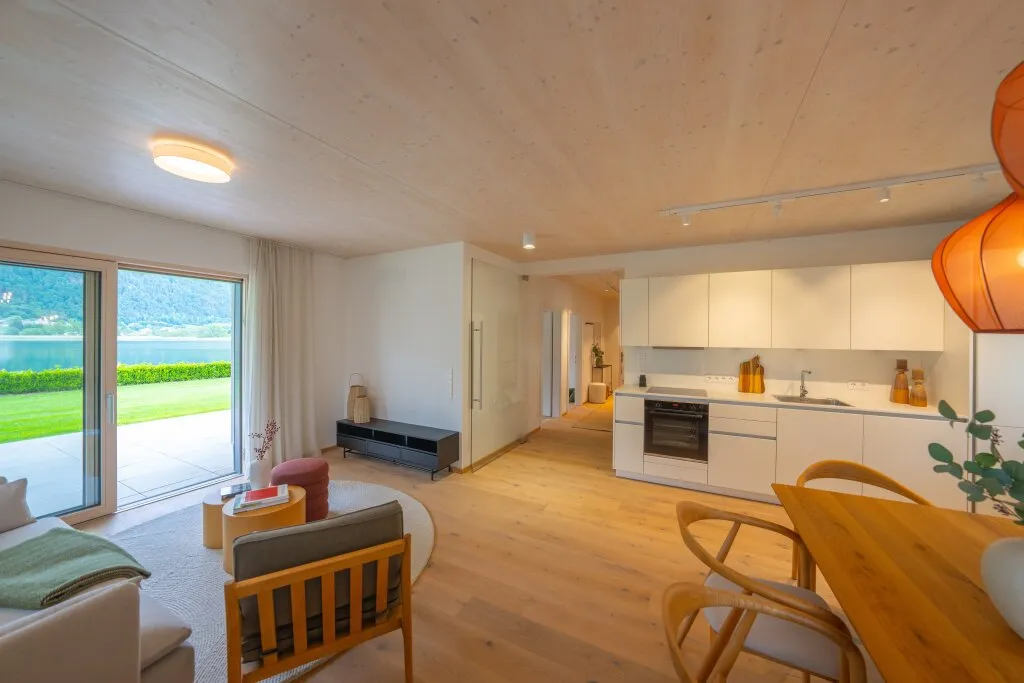 ERSTBEZUG-SEEBUNGALOW mit grandiosem Ausblick auf den traumhaften Ossiachersee & eigenen Strandbereich, Ossiach