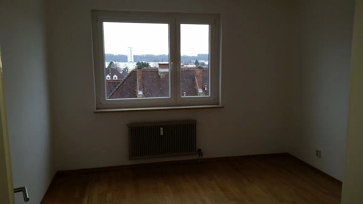 Schöne helle Eigentumswohnung mit Loggia! - Ansicht 2