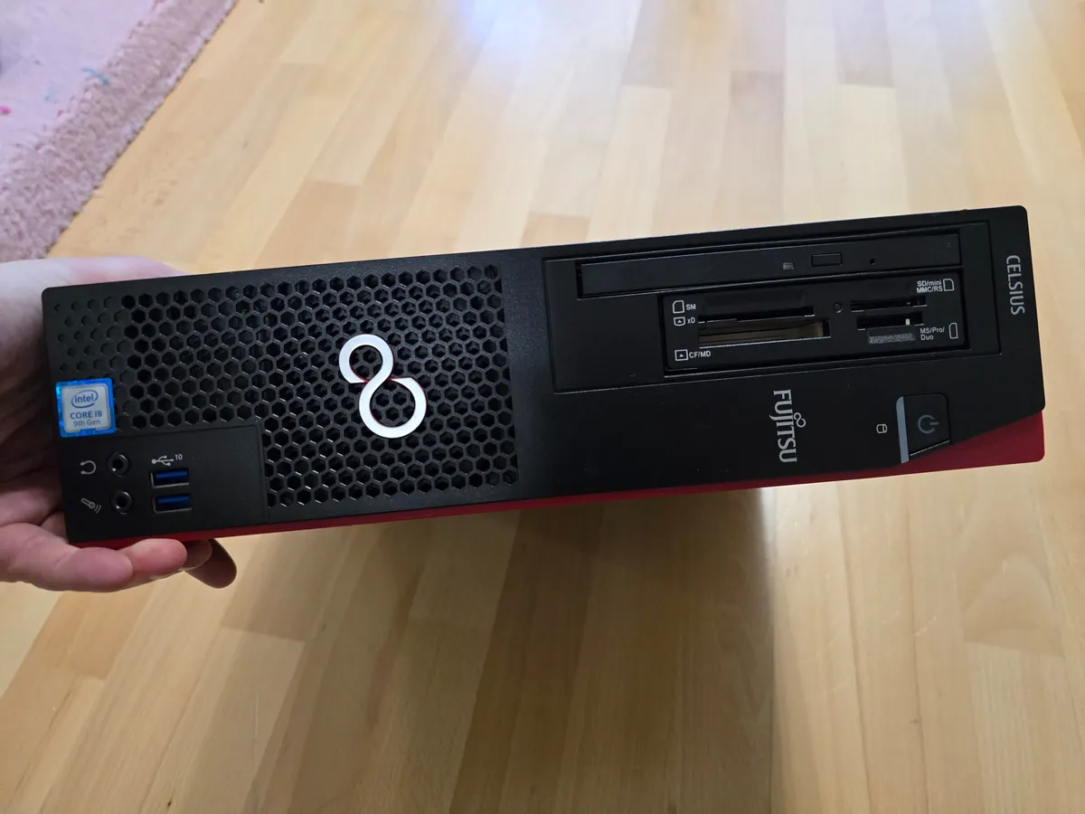 Fujitsu Celsius J580 Workstation i9-9900 / 32GB RAM / NVMe SSD 