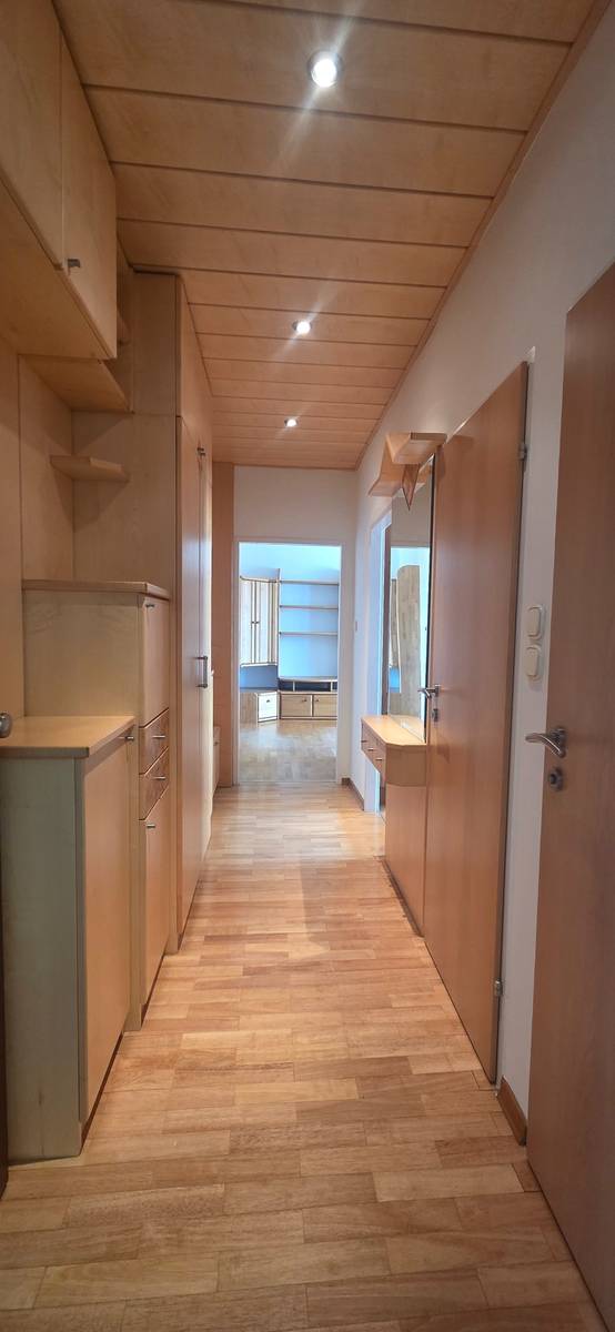 Vollmöblierte 2-Zimmer-Wohnung mit Garage & Loggia in Ruhelage - Ansicht 2