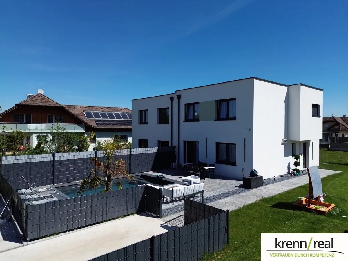 Moderne Doppelhaushälfte mit Pool - Ansicht 2
