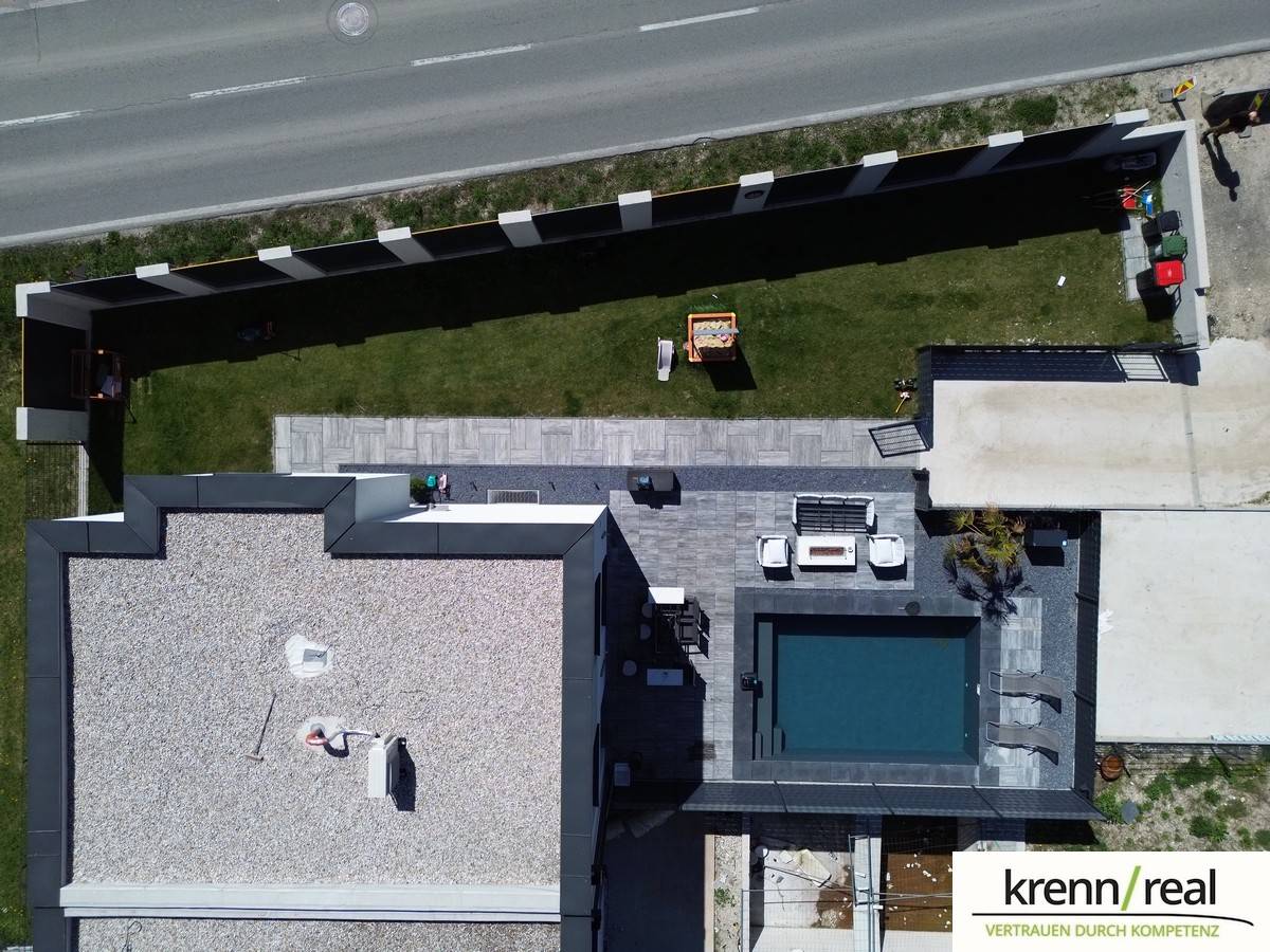 Moderne Doppelhaushälfte mit Pool - Ansicht 3