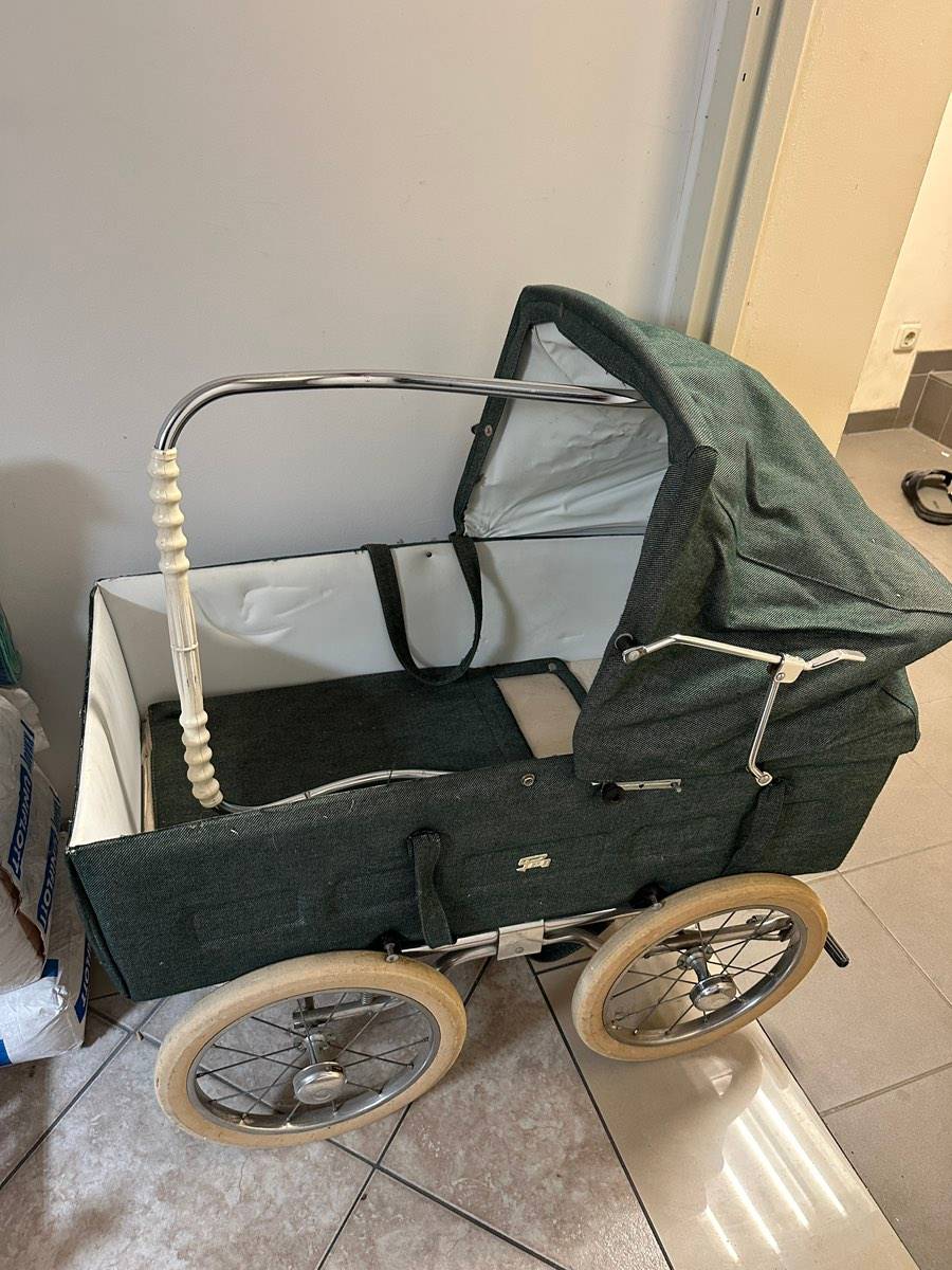 Nostalgie pur! Vintage Kinderwagen / Puppenwagen - 70er/80er Jahre Retro,   50,- (7423 Pinkafeld) - willhaben