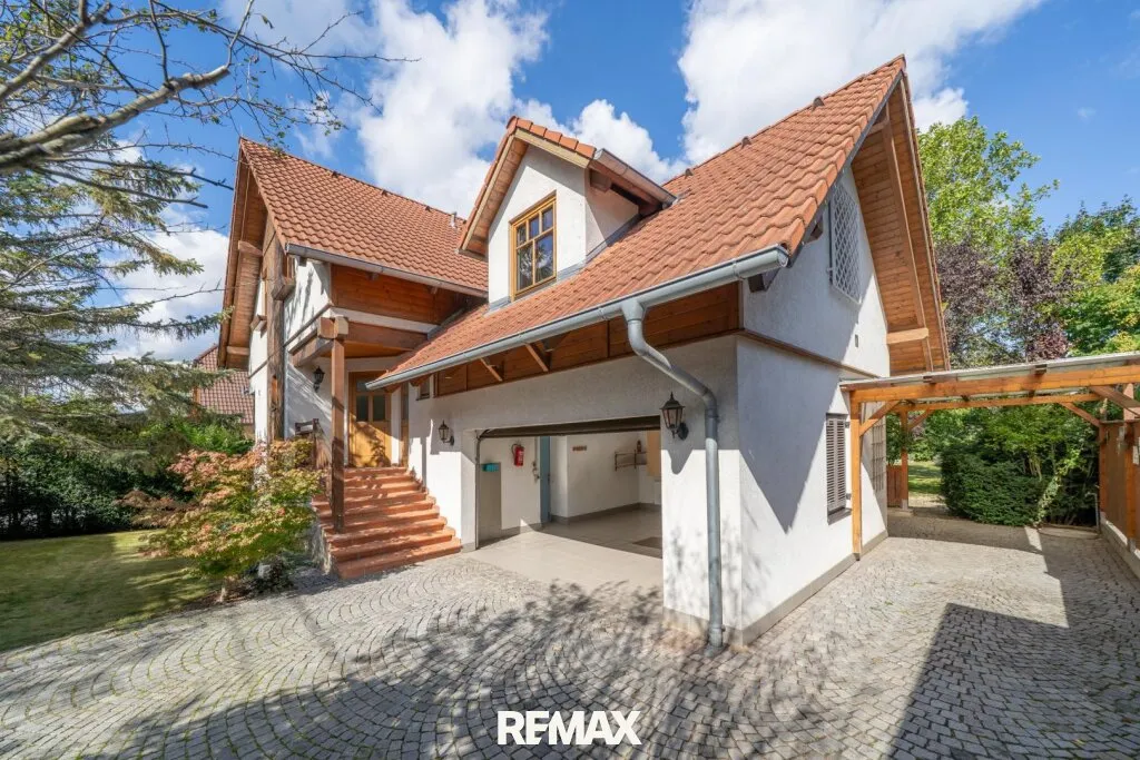 EINZIEHEN & WOHLFÜHLEN! Einzigartiges Einfamilienhaus mit traumhaftem großen Garten, Garage, Sauna...! - Widok 3