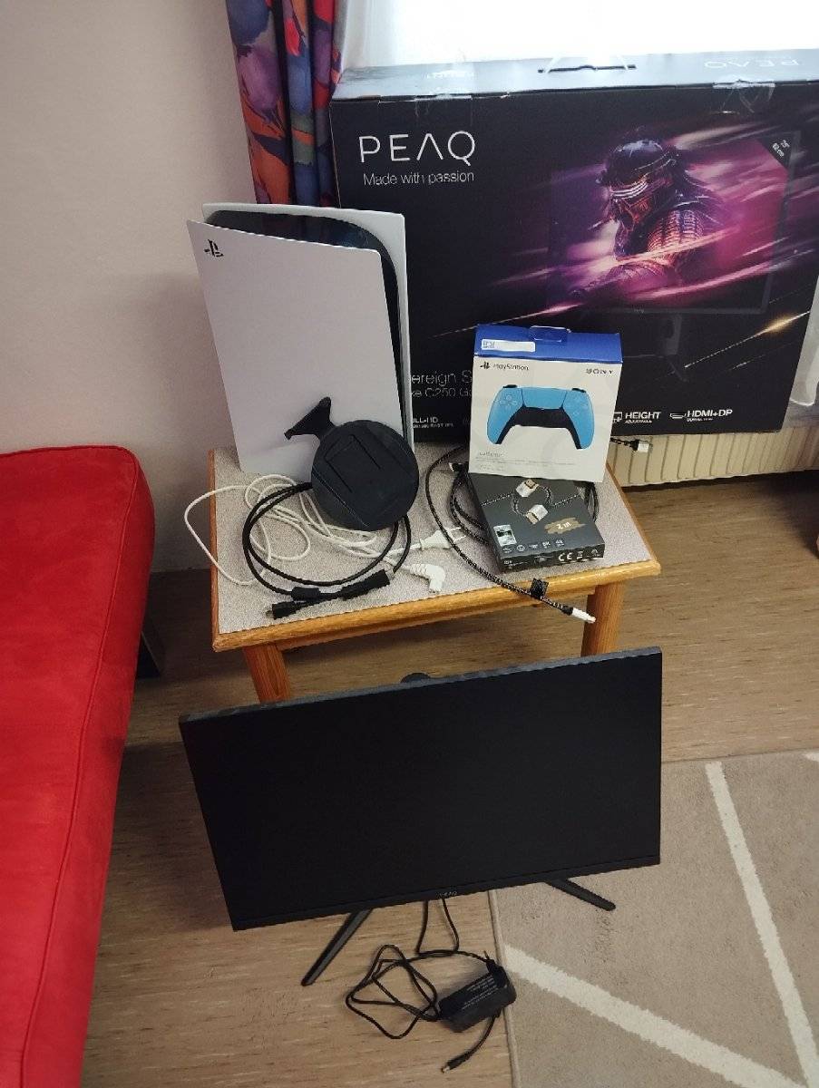 PS5 667GB (Fat-Modell) inkl. 2 Controller, Monitor und allem Zubehör im Preis enthalten. PlayStation 5