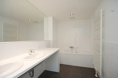 Moderne 4- Zimmer Dachgeschosswohnung mit Dachterrasse – Bild 3