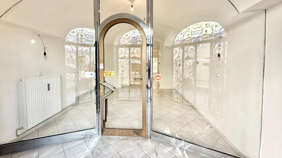 Klagenfurt - Innenstadt - Burggasse: modernisierte Geschäftsfläche mit Tresor in Top Lage - Vista 3