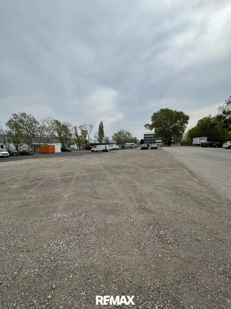 9000 m² befestigte Abstellfläche (teilbar ab 1500 m²) zu mieten, Wien