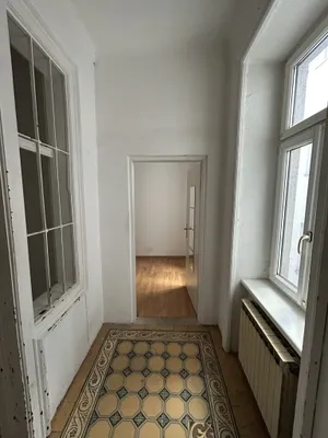 Ruhige 4 Zimmer Wohnung in einer Seitengasse – Bild 2