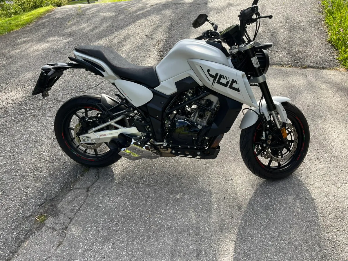 Motobi DL 400 Naked