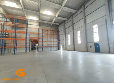 Gewerbeimmobilie mieten in Salzburg-Umgebung – 1 215 m², € 9.599