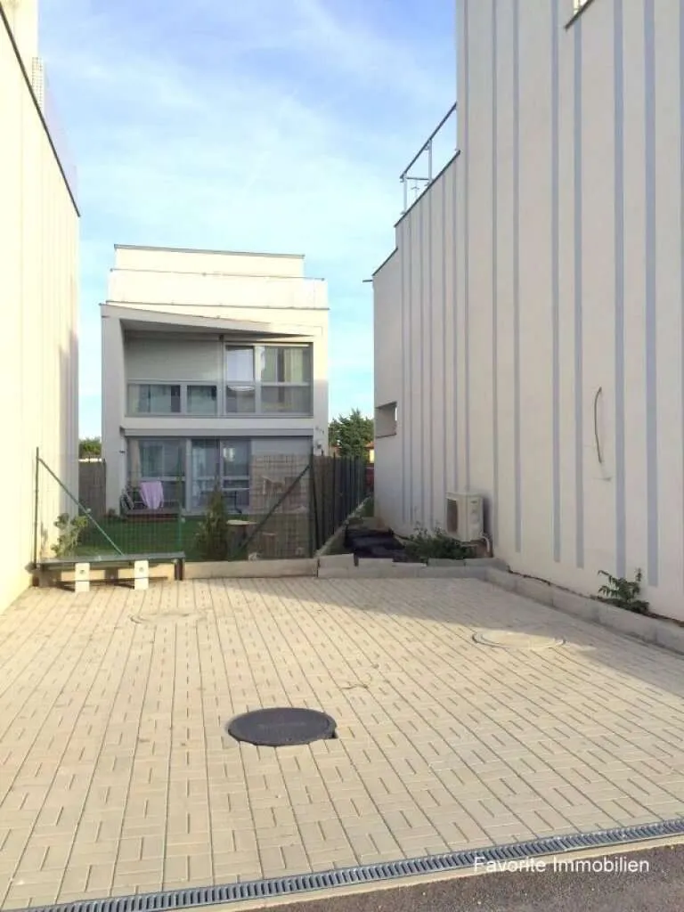 Leopoldsdorf bei Wien - Einfamilienhaus mit viel Platz, 5 Zimmer, Garten, Poolanschluss, 4 Parkplätze! – pohled 2