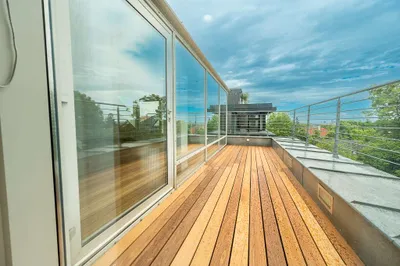 Residieren Sie in einer der besten Lagen Wiens! Traumhafte loftartige Maisonettenwohnung mit 2 Terrassen, Cottage-Ruhelage mit Panoramablick Richtung Wien! – Bild 3