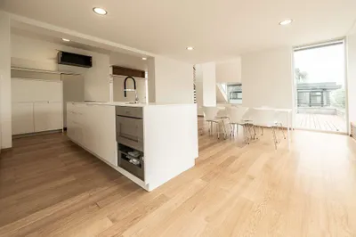 Residieren Sie in einer der besten Lagen Wiens! Traumhafte loftartige Maisonettenwohnung mit 2 Terrassen, Cottage-Ruhelage mit Panoramablick Richtung Wien! – Bild 2