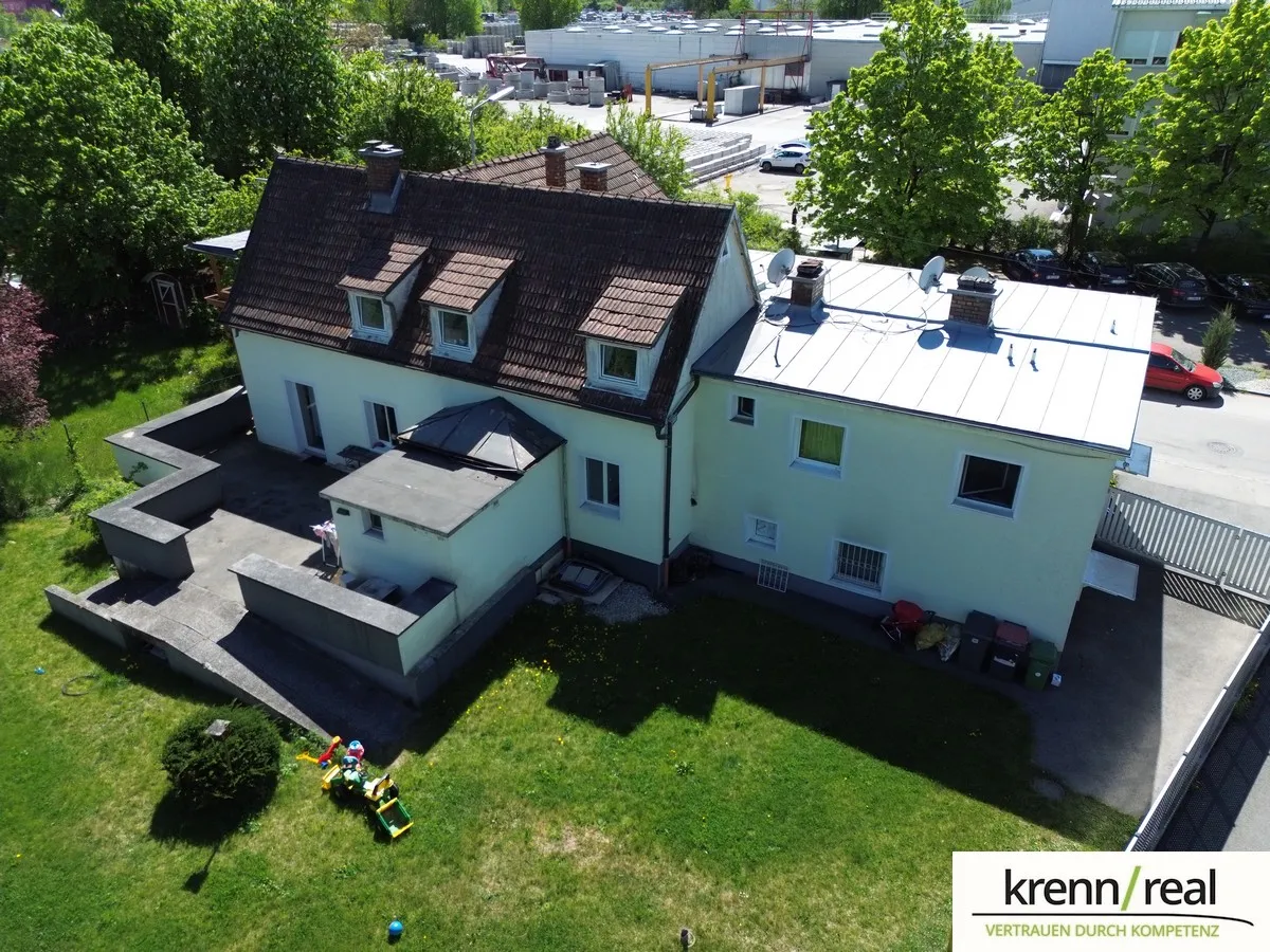 Vermietetes Wohnhaus mit Entwicklungspotenzial - Ansicht 2