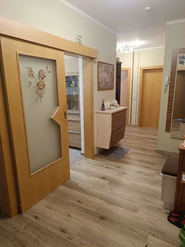 Liebevoll sanierte 4-Zimmer-Erdgeschosswohnung in zentraler Ruhelage der Thermenhauptstadt – pohled 2