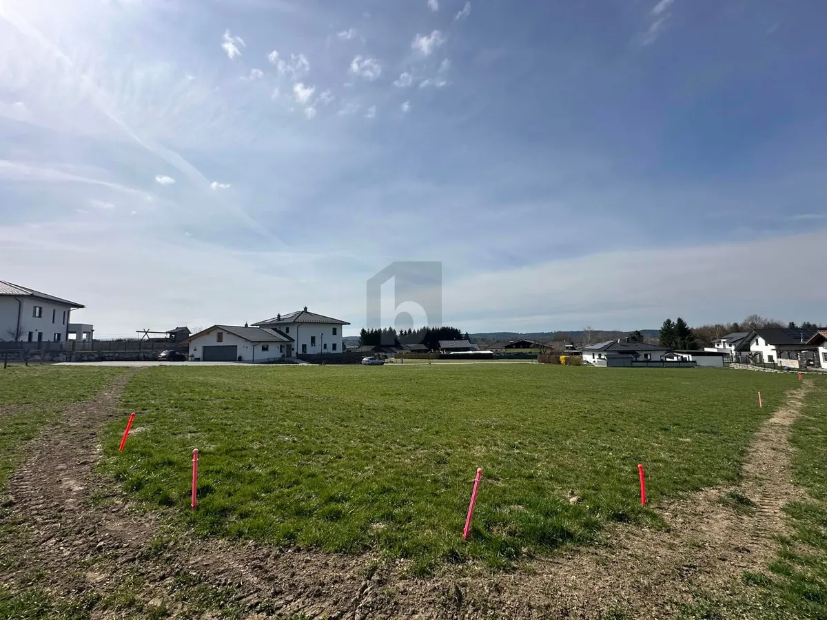 TOP BAUGRUND 718 M² | RUHIG & SONNIG | KEIN BAUZWANG | NÄHE MATTIGHOFEN – pohled 2