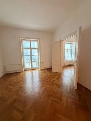 Charmante, große Altbauwohnung im Hochparterre