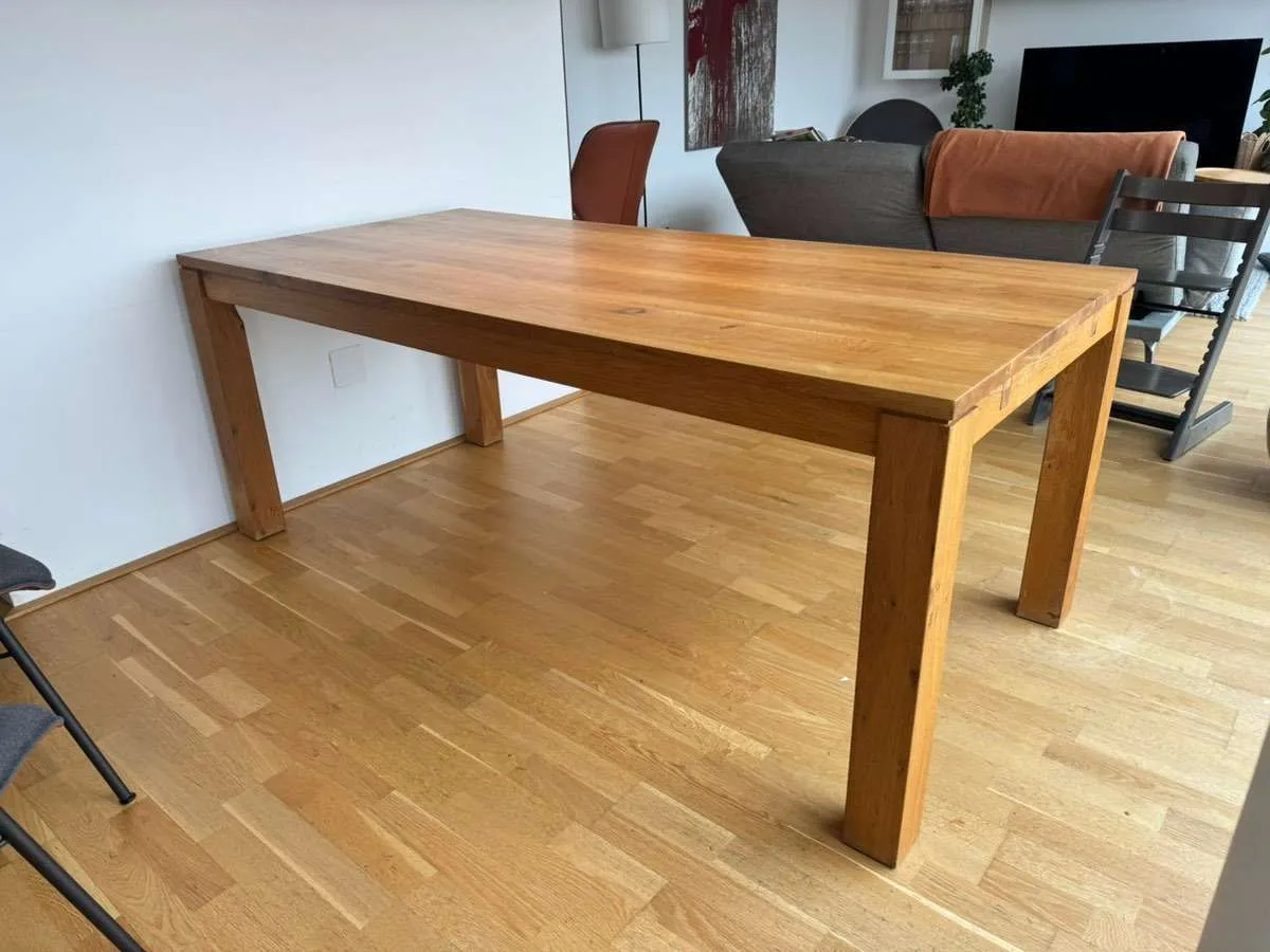 Esstisch aus massiver Eiche - 190 × 90 cm (JYSK / Dänisches Bettenlager), € 150,- (8020 Graz)