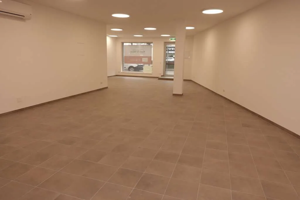 110 m² Geschäftslokal plus 36 m² Lager - ERSTBEZUG - Ansicht 2