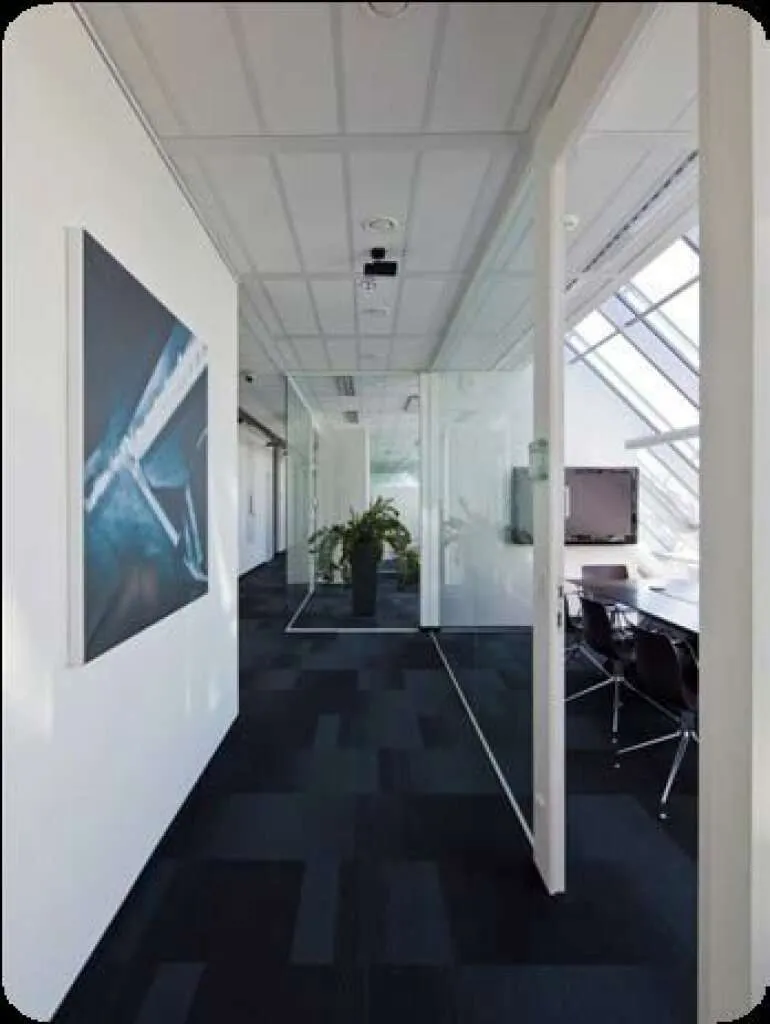 Attraktive Bürofläche - teilbar - in einem architektonisch markanten Gebäudekomplex. Direkt bei der U-Bahn. - Ansicht 2