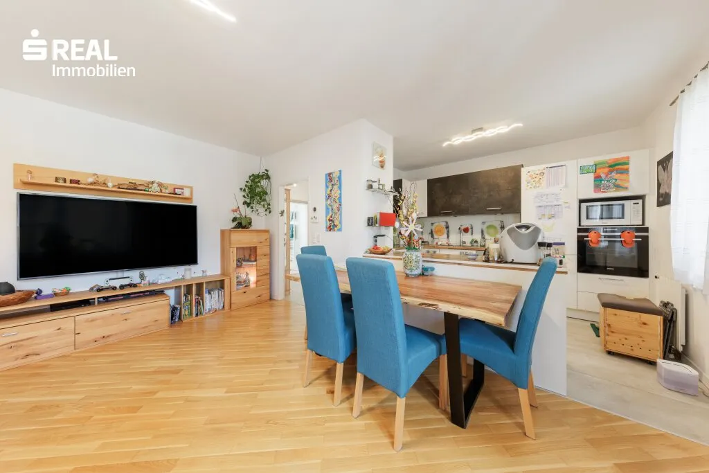 WOHNTRAUM - WUNDERSCHÖNE 4 ZIMMER-WOHNUNG MIT BALKON UND GARAGENPLATZ - Ansicht 2