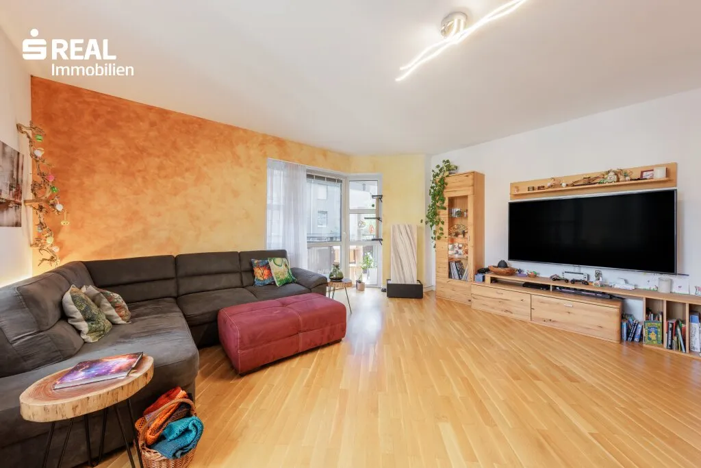 WOHNTRAUM - WUNDERSCHÖNE 4 ZIMMER-WOHNUNG MIT BALKON UND GARAGENPLATZ - Ansicht 3