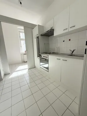 Helle 1-Zimmer Wohnung, 39m², 3. Etage, Lift, Fertigparkett, 588,59EUR Miete in 1140 Wien! – Bild 3