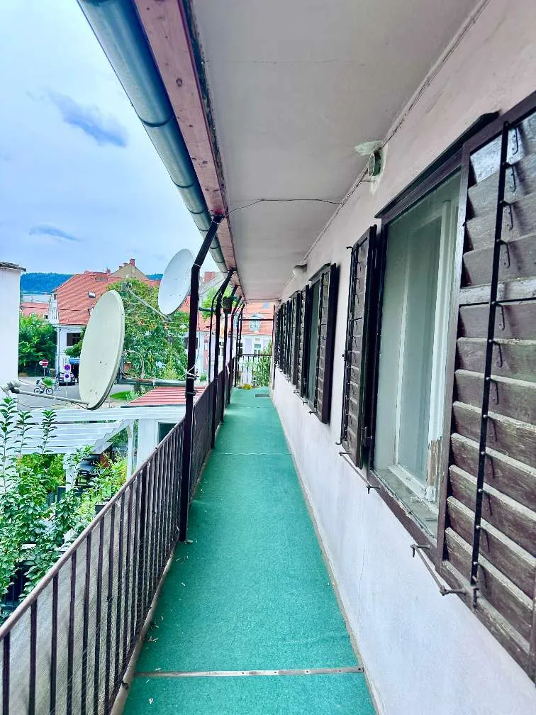 Ein grazer Altstadtflair in Lend: 77 m² Wohnung im 2. Stock nahe Lendplatz - Mariahilferplatz - Laubengang im Hof, 2 Zimmer plus Homeoffice, viel Potenzial zum Veredeln. – pohled 2
