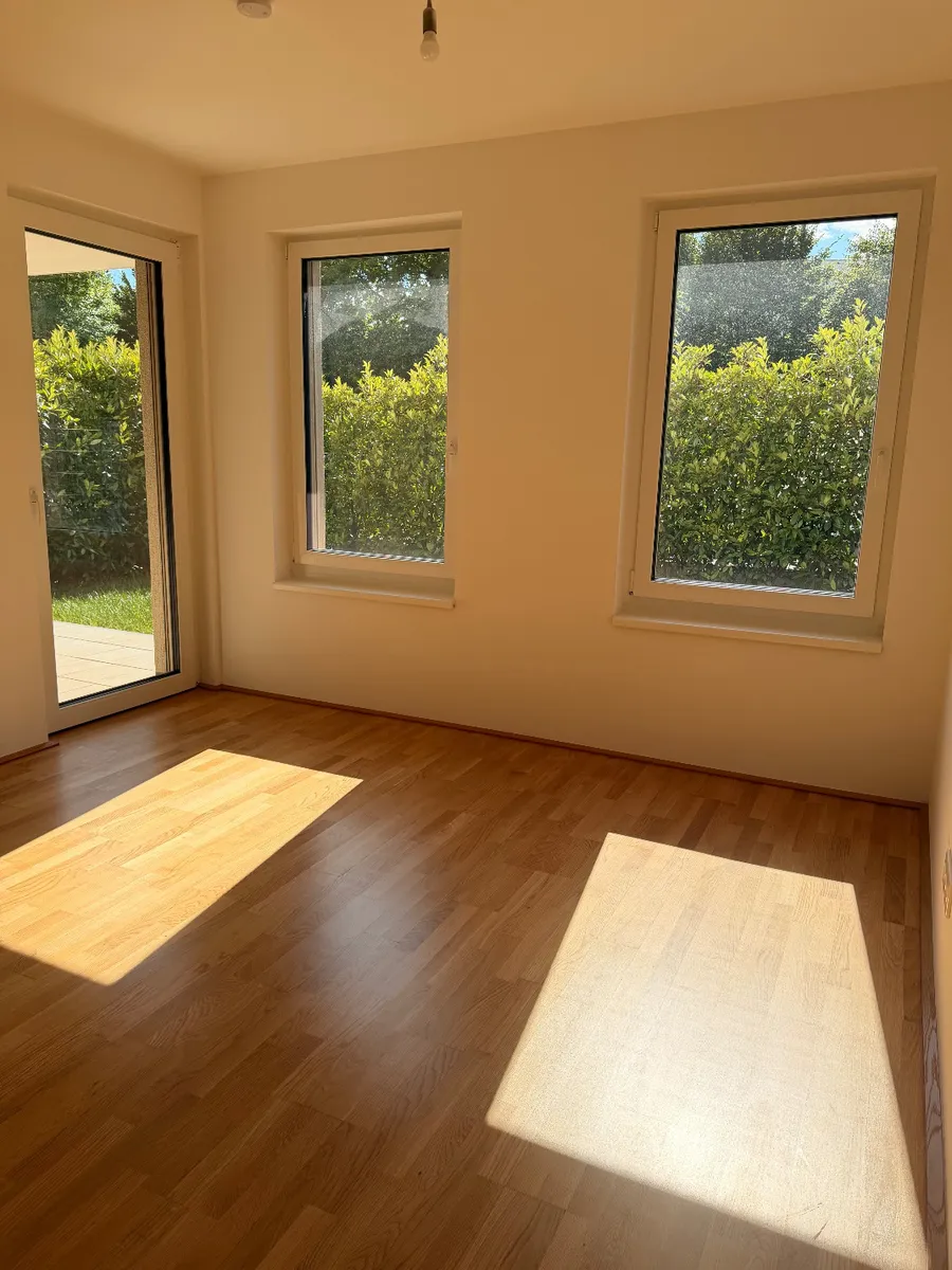 Erstbezug mit Eigengarten & Tiefgarage! Moderne 2-Zimmer-Oase in absoluter Bahnhofsnähe (Mödling) – pohled 3
