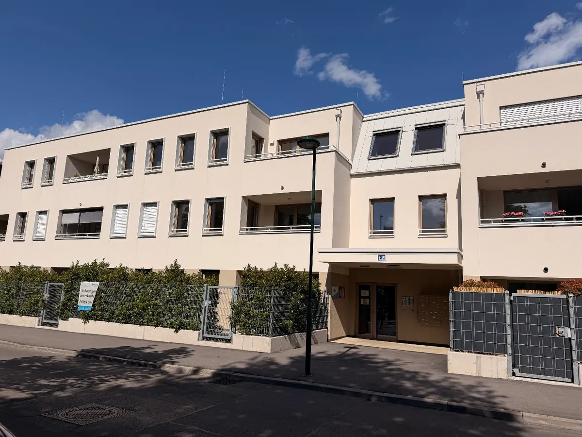 Erstbezug mit Eigengarten & Tiefgarage! Moderne 2-Zimmer-Oase in absoluter Bahnhofsnähe (Mödling) – pohled 2