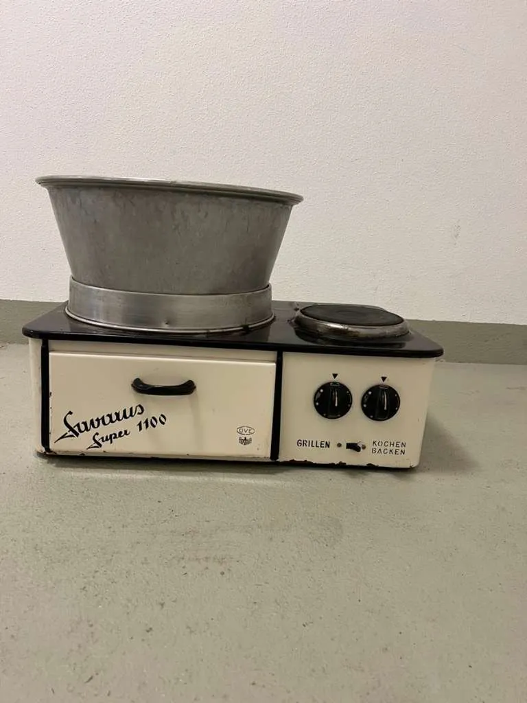 Kleiner Retro Herd Savarus 1100 Vintage Küchenofen Kochherd mit Gärtopf und Backofen Elektroherd Tisch E Herd Sommerküche, € 110,- (8010 Graz)