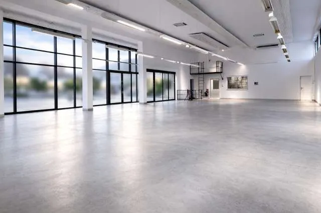 Lichtdurchflutete Gewerbeimmobilie mit großer Glasfront - Verkauf I Galerie I Fitness I Events I Ausstellung I Lager - Ansicht 3