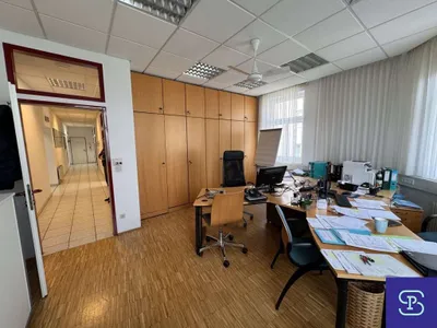 15-Zimmer-Gewerbeimmobilie mieten in Wien – 379 m², € 5.369 – Bild 12 von 25