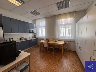 15-Zimmer-Gewerbeimmobilie mieten in Wien – 379 m², € 5.369 – Bild 20 von 25