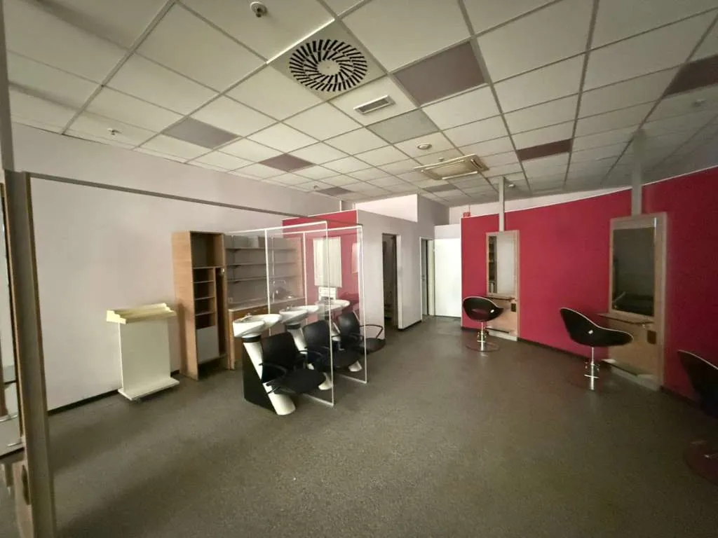Perfekte Lage für Ihren Friseursalon !!! ABLÖSEFREI!!! - Geschäftsfläche im EKZ Weinland zu vermieten! - Ansicht 3